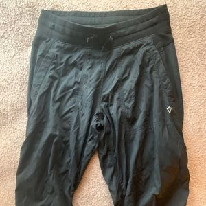 Black Ivivva scrubs/athletic pants